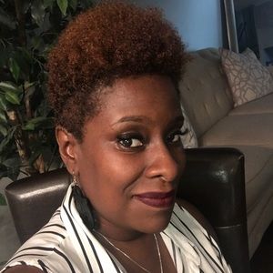 Meet your Posher, Ezella